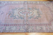 Load image into Gallery viewer, 5x9 Vintage Central Anatolian Oushak Style Turkish Area Rug | Floral medallion, spacious design, muted colors | SKU 500