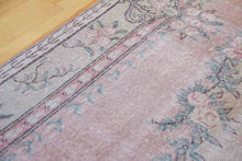 Load image into Gallery viewer, 5x9 Vintage Central Anatolian Oushak Style Turkish Area Rug | Floral medallion, spacious design, muted colors | SKU 500