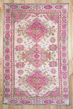 Load image into Gallery viewer, 5x7 Vintage Oushak Style Caucasian Pink Area Rug | Triple Medallion Design Light Field Stylized Motifs | SKU 196
