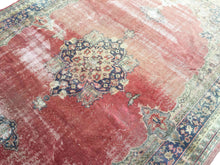 Load image into Gallery viewer, 8x11 Vintage Western Anatolian Oushak Style &#39;Demirci&#39; Turkish Area Rug | Intricate Medallion Spacious Field Muted Colors Floral Border  | SKU 203
