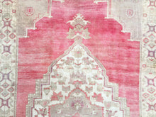 Load image into Gallery viewer, 5x12 Vintage Central Anatolian Oushak Style &#39;Taşpınar&#39; Turkish Area Rug | Bold Medallion Muted Colors Stylized Border | SKU 207
