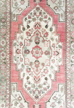 Load image into Gallery viewer, 5x10 Vintage Central Anatolian Oushak Style &#39;Taşpınar&#39; Turkish Area Rug | Flower Embellished Bold Medallion Warm Muted Colors Stylized Corner Design Intricate Border | SKU 230

