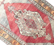 Load image into Gallery viewer, 5x9 Vintage Central Anatolian Oushak Style &#39;Taşpınar&#39; Turkish Area Rug | Bold Medallion Warm Colors Spacious Field Floral Border | SKU 240
