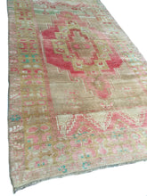 Load image into Gallery viewer, 5x8 Vintage Central Anatolian Oushak Style &#39;Taşpınar&#39; Turkish Area Rug | Bold Medallion Spacious Field Warm Muted Colors Stylized Border | SKU 266
