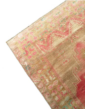 Load image into Gallery viewer, 5x8 Vintage Central Anatolian Oushak Style &#39;Taşpınar&#39; Turkish Area Rug | Bold Medallion Spacious Field Warm Muted Colors Stylized Border | SKU 266
