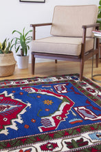 Load image into Gallery viewer, 5x7 Vintage Central Anatolian &#39;Taspinar&#39; Turkish Area Rug Bold Red Medallion on Blue Field| Geometric Design Light Border | SKU 564
