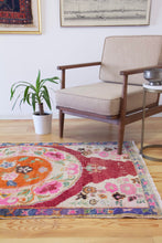 Load image into Gallery viewer, 4x6 Vintage Central Anatolian &#39;Nigde&#39; Turkish Vibrant Colorful Area Rug Round Unique Medallion Floral Design Vine Embellishments | SKU 584
