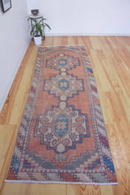 Load image into Gallery viewer, 3x9 Vintage Central Anatolian &#39;Nigde&#39; Turkish Runner | Triple Geometric Medallion Design Muted Colors Stylized Border | SKU 609
