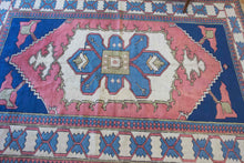 Load image into Gallery viewer, 7x10 Vintage Central Anatolian &#39;Sultanhan&#39; Turkish Area Rug | Bold Large Medallion on Spacious Field Simple Design Geometric Corners Stylized Border | SKU 647
