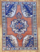 Load image into Gallery viewer, 4x6 Vintage Central Anatolian &#39;Taspinar&#39; Turkish Area Rug | Bold Medallion Floral Corner Designs Floral Border on Light Field | SKU 684
